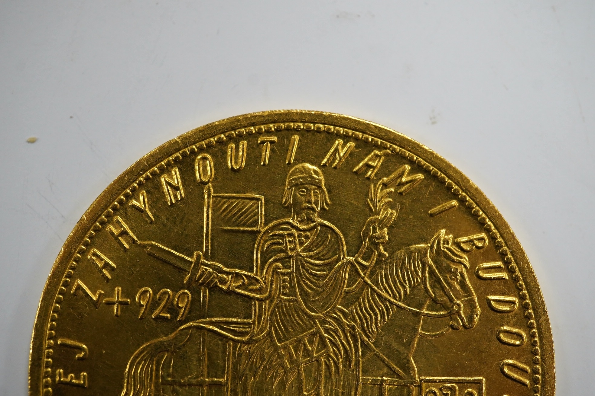 Czechoslovakia gold coins, First Republic, 10 Dukátu 1932, KM.14, minute edge nicks otherwise about UNC, limited production of 1035 examples, scarce